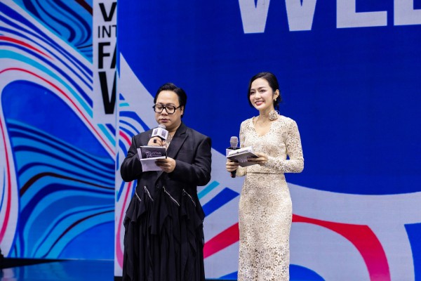 MC Thu Thủy gây ấn tượng tại Tuần lễ Thời trang Quốc tế Việt Nam