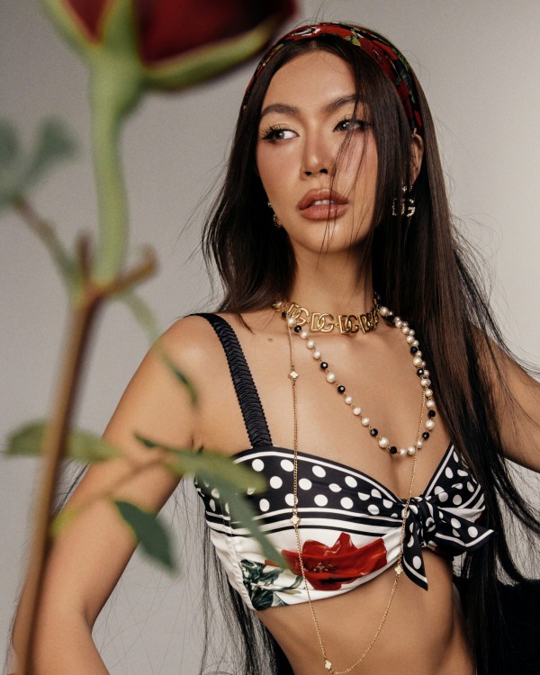 Minh Tú khoe vòng eo "con kiến" trong bộ ảnh mới