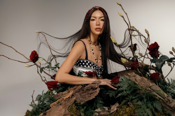 Minh Tú khoe vòng eo "con kiến" trong bộ ảnh mới