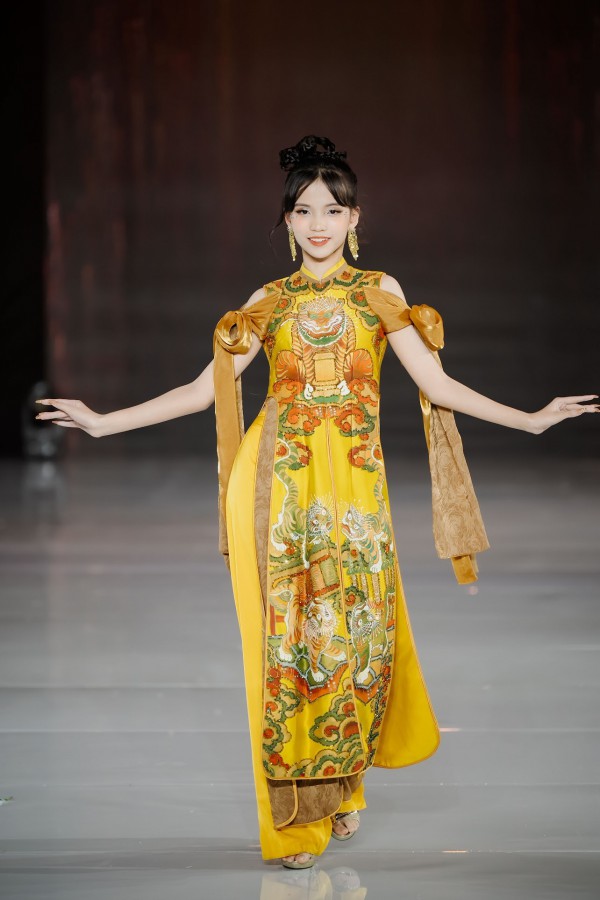 NTK Châu Loan quảng bá áo dài Việt Nam trên đất Thái Lan