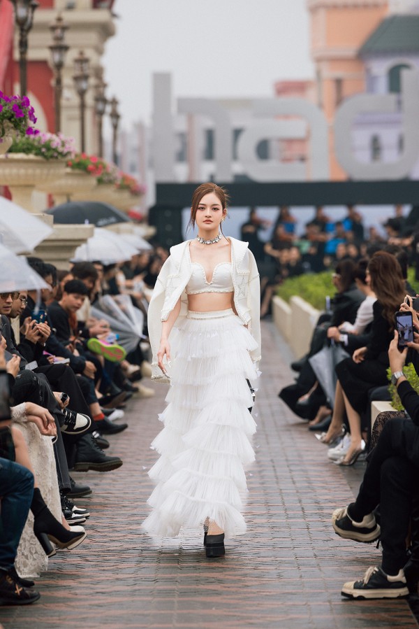 Nhiều năm rời xa sàn catwalk, Ngọc Hân, Thúy Hương tái xuất làm vedette