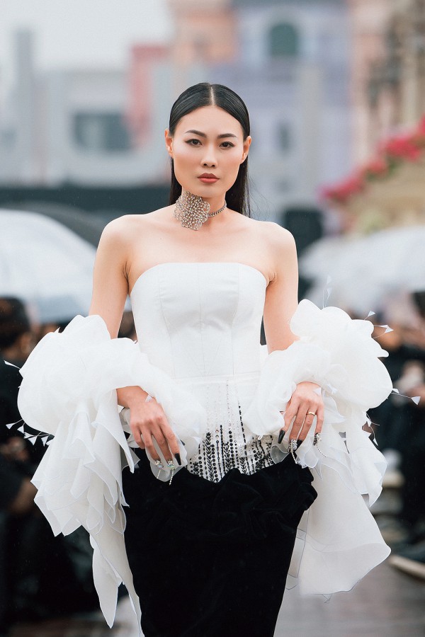 Nhiều năm rời xa sàn catwalk, Ngọc Hân, Thúy Hương tái xuất làm vedette