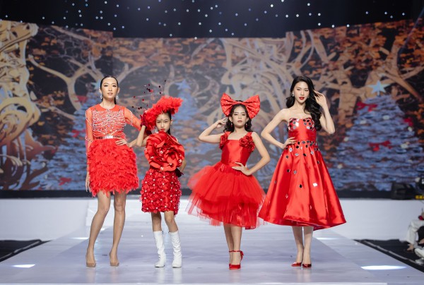 Siêu mẫu Bùi Quỳnh Hoa, Hương Ly catwalk kết hợp cùng mẫu nhí