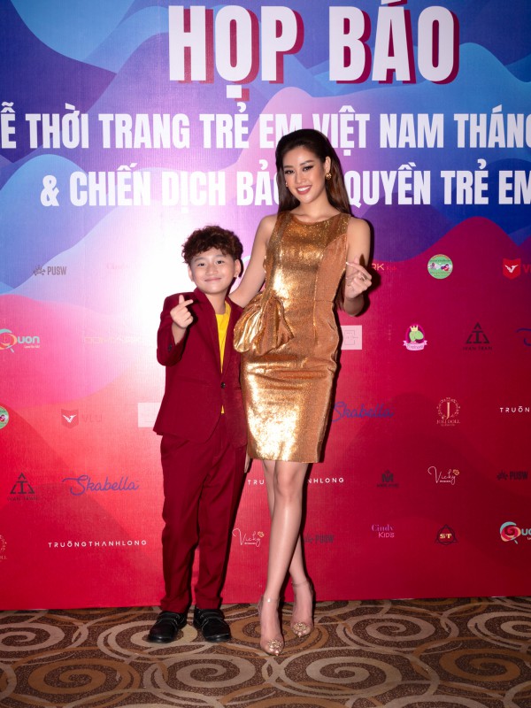 Thuý Diễm, Hương Giang trình diễn tại Tuần lễ thời trang trẻ em Việt Nam 2022