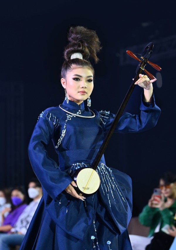 Trang phục dân tộc Việt tỏa sáng tại Tuần lễ thời trang trẻ em quốc tế ở Bangkok