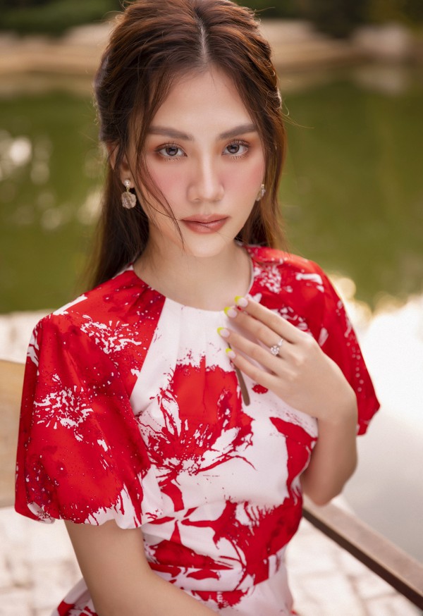 Vẻ đẹp trong trẻo của hoa hậu Huỳnh Nguyễn Mai Phương