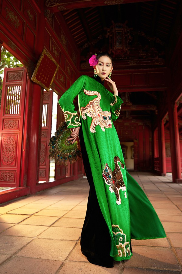 Áo dài Cao hoạ Pháp Lam tôn vinh di sản Huế