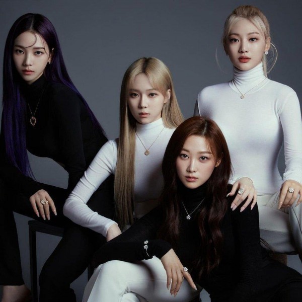 5 nhóm nhạc tân binh K-pop làm rung chuyển thế giới thời trang