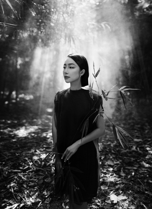 “Chim công làng múa” Linh Nga hiếm hoi tái xuất với thiết kế của Thuỷ Nguyễn