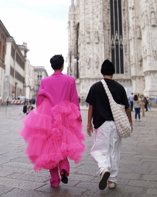 Cô Em Trendy cùng chồng sắp cưới tham dự Milan và Paris Fashion Week 2023