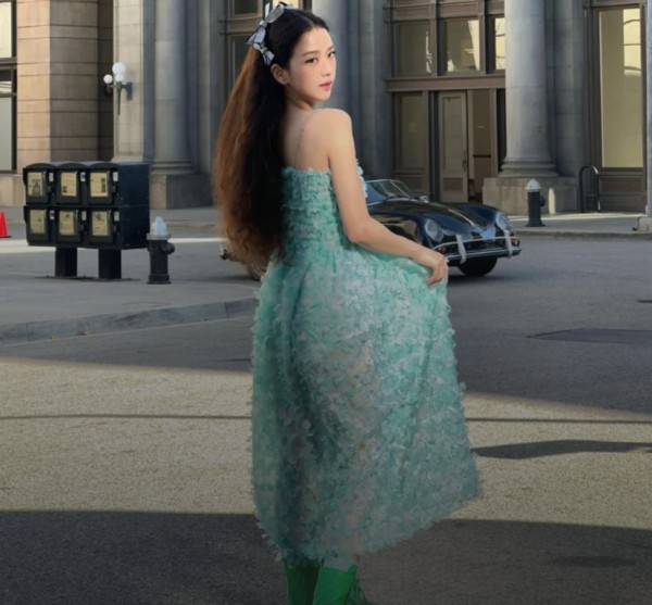 Jisoo Blackpink – Biểu tượng thời trang mặc gì hot nấy