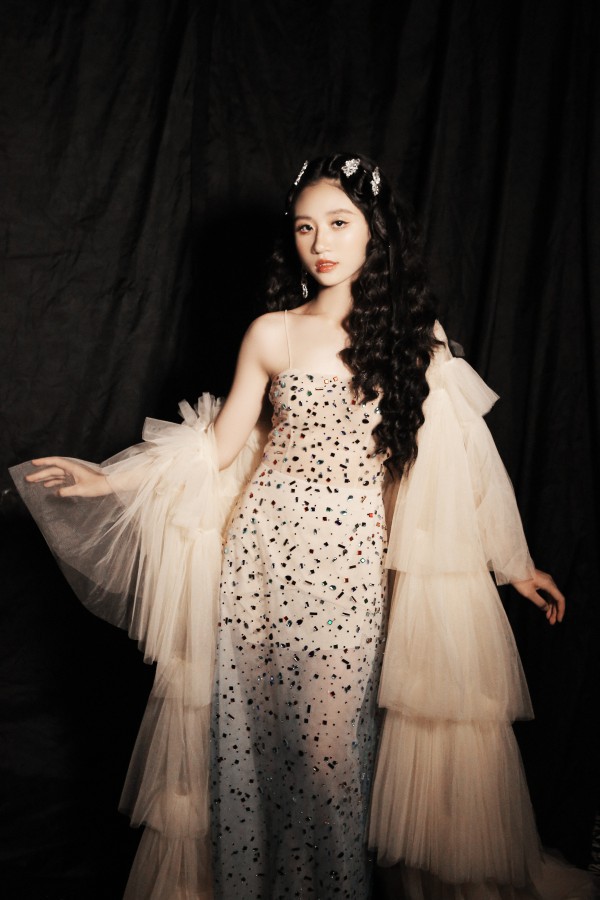 Mẫu nhí Đặng Minh Anh hóa thân thành công chúa trên sàn diễn thời trang Mẫu nhí Đặng Minh Anh hóa thân thành công chúa trên sàn diễn thời trang