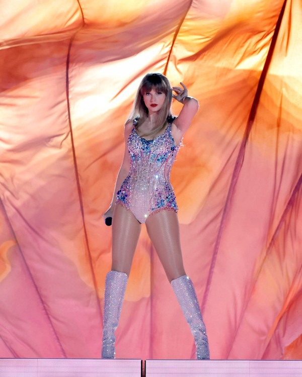 Ngắm những trang phục lộng lẫy của Taylor Swift tại “The Eras Tour”