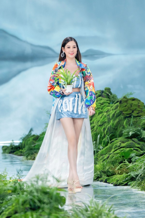 Trang phục tái chế độc đáo của thí sinh Miss Earth Việt Nam 2023