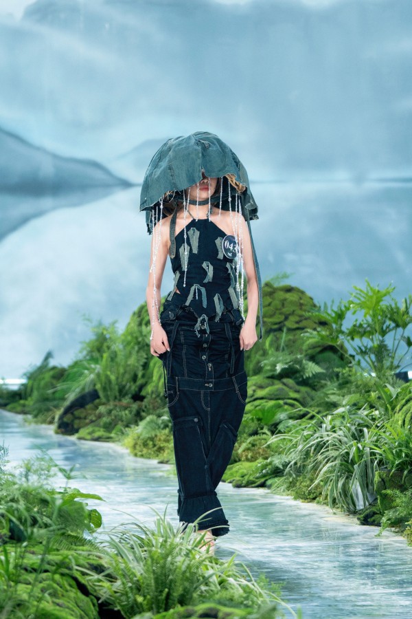 Trang phục tái chế độc đáo của thí sinh Miss Earth Việt Nam 2023