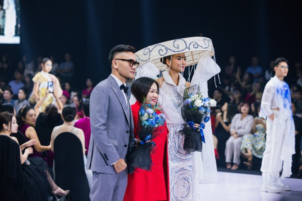 3 nhà thiết kế trẻ khuấy động sàn diễn khai mạc Vietnam International Fashion Week