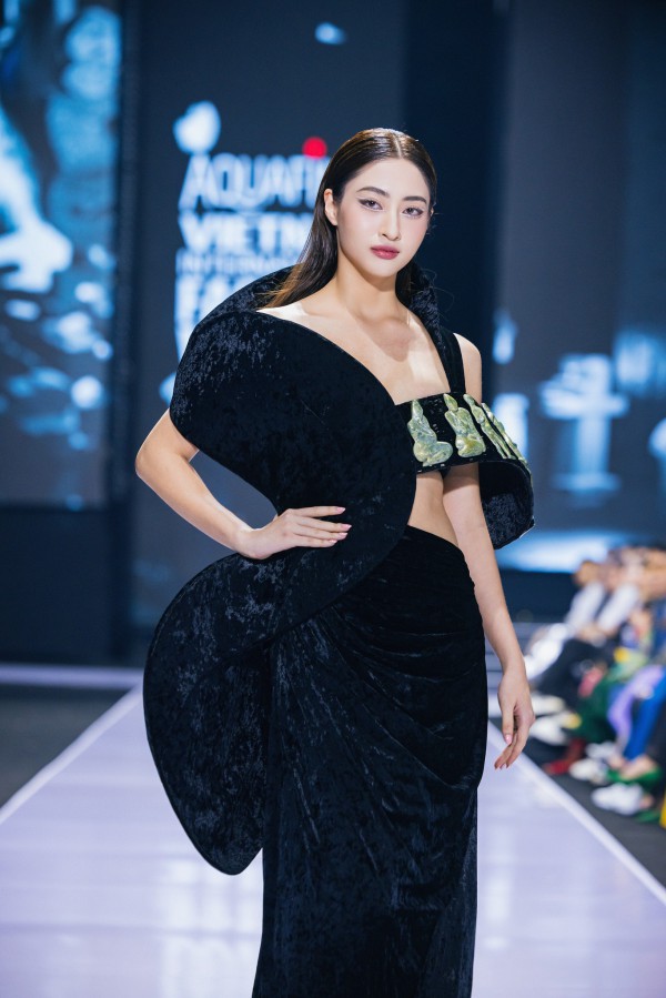 3 nhà thiết kế trẻ khuấy động sàn diễn khai mạc Vietnam International Fashion Week