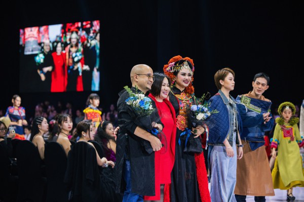 3 nhà thiết kế trẻ khuấy động sàn diễn khai mạc Vietnam International Fashion Week