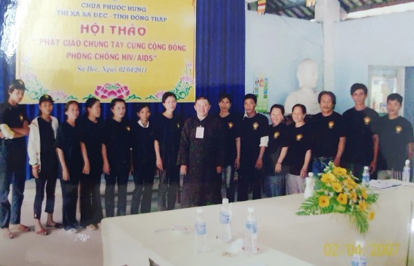 3 sư thầy gieo yêu thương trên đất sen hồng 3 sư thầy gieo yêu thương trên đất sen hồng