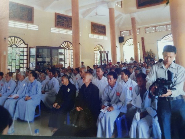 3 sư thầy gieo yêu thương trên đất sen hồng 3 sư thầy gieo yêu thương trên đất sen hồng
