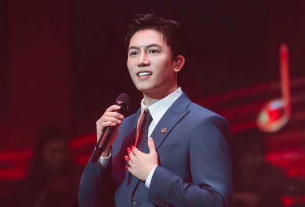 Anh Tú thông báo việc sử dụng bài hát 'Thưa Đảng' đang gây chú ý