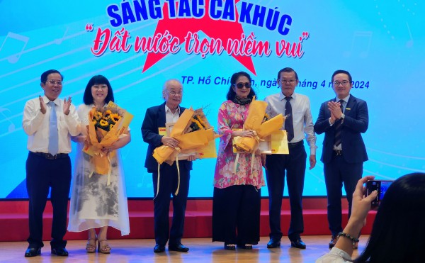Bản tam ca đặc biệt của nhạc sĩ Phạm Minh Tuấn, ca sĩ Cẩm Vân, Thanh Thúy