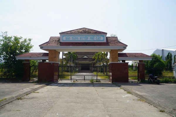 Bảo tàng 'ngủ quên' giữa vườn cỏ dại