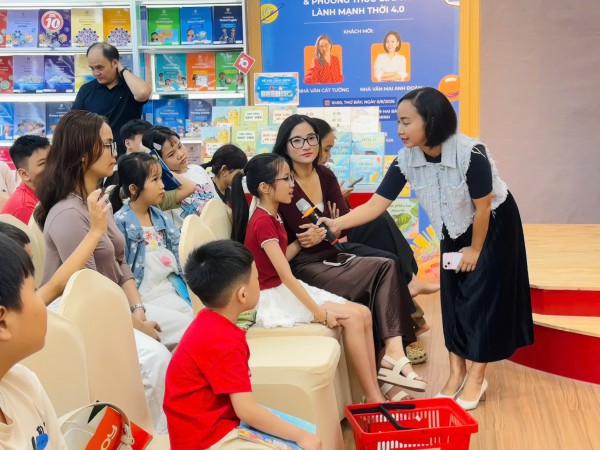 Bí quyết giúp trẻ tìm thấy niềm vui với sách Bí quyết giúp trẻ tìm thấy niềm vui với sách