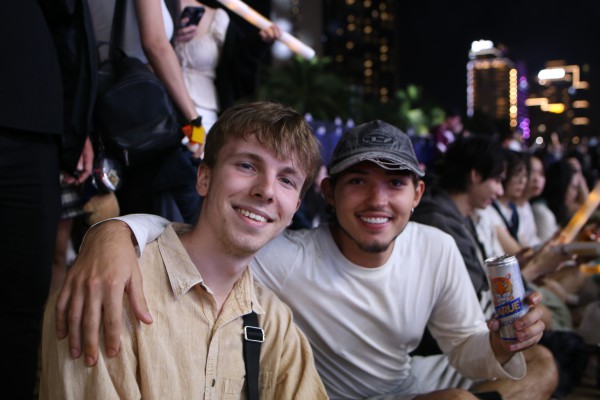 Biển người bùng cháy đêm giao thừa,, xúc động gặp Đen Vâu Biển người bùng cháy đêm giao thừa,, xúc động gặp Đen Vâu