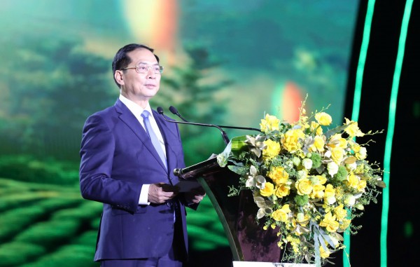 Biểu diễn nghệ thuật tại Lễ hội trà quốc tế thu hút hơn 15.000 người Biểu diễn nghệ thuật tại Lễ hội trà quốc tế thu hút hơn 15.000 người