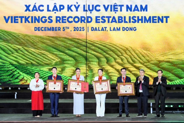 Biểu diễn nghệ thuật tại Lễ hội trà quốc tế thu hút hơn 15.000 người Biểu diễn nghệ thuật tại Lễ hội trà quốc tế thu hút hơn 15.000 người