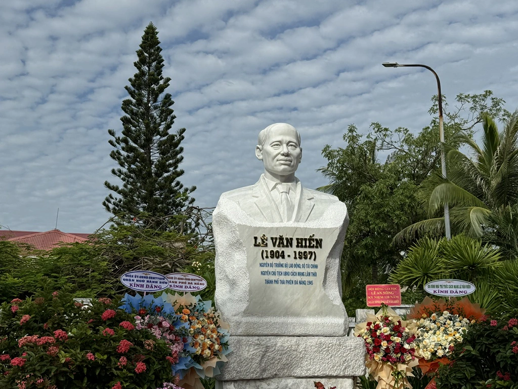 Bộ trưởng Lê Văn Hiến bảo quản công quỹ 'Tuần lễ Vàng' - chuyện xưa nhắc lại