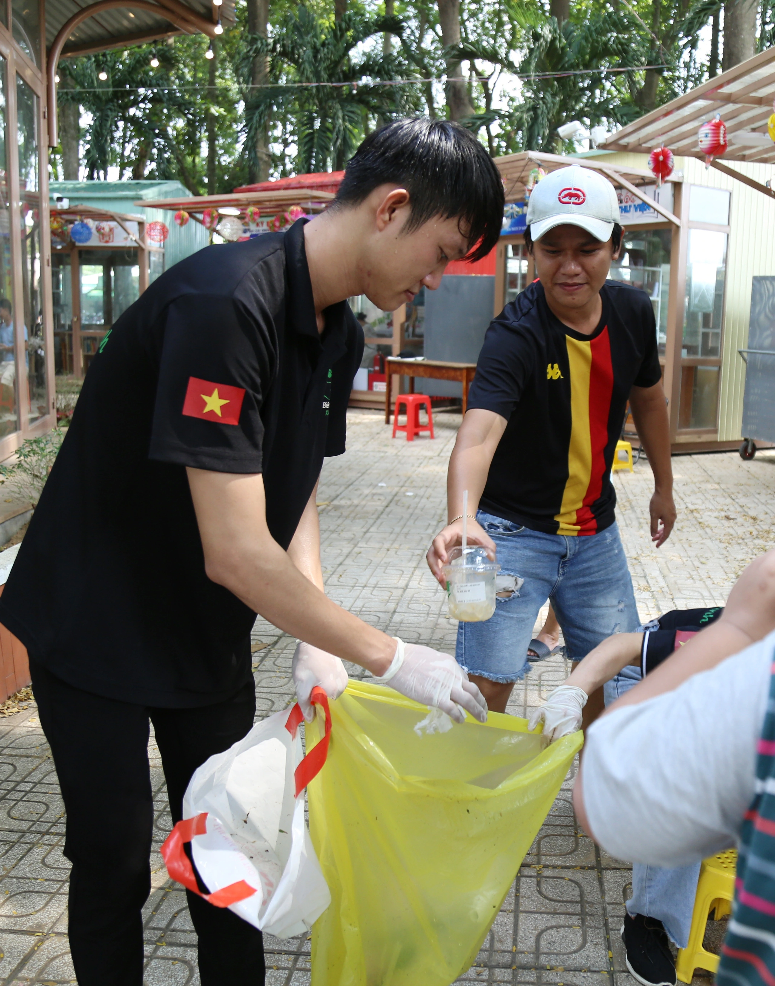 Cà phê nhặt rác