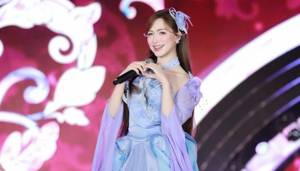 Cẩm Ly lần đầu kết hợp với ca sĩ Hòa Minzy