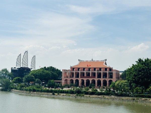 Cận cảnh các hiện vật, tư liệu quý tại Bảo tàng Hồ Chí Minh Cận cảnh các hiện vật, tư liệu quý tại Bảo tàng Hồ Chí Minh