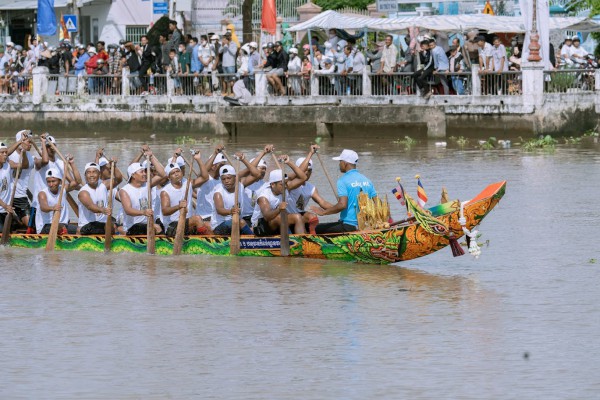 Cận cảnh đua ghe ngo tại lễ hội Ooc Om Boc Vĩnh Long