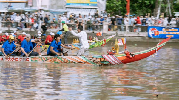 Cận cảnh đua ghe ngo tại lễ hội Ooc Om Boc Vĩnh Long