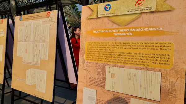 Cận cảnh gần 100 châu bản triều Nguyễn về vùng biển Đà Nẵng lần đầu công bố