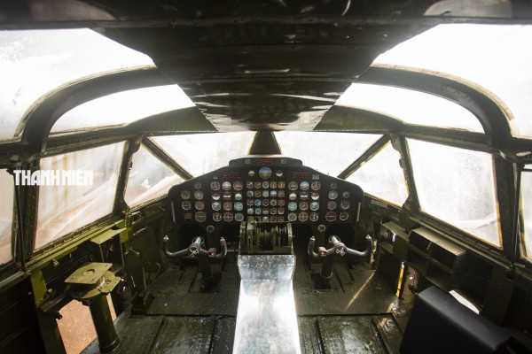 Cận cảnh quá trình lắp đặt máy bay C-119 tại sân bay Tà Cơn