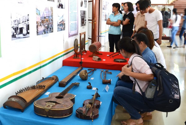 Cao Văn Lầu và 'Dạ cổ hoài lang' Cao Văn Lầu và 'Dạ cổ hoài lang'