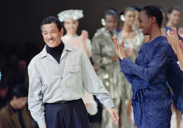 ‘Cây đại thụ’ thời trang Nhật Bản Issey Miyake qua đời ở tuổi 84