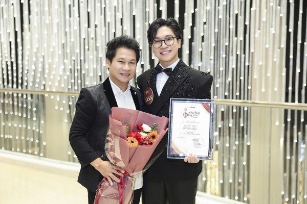 Cha, con 'nhạc đỏ' và tuổi 21