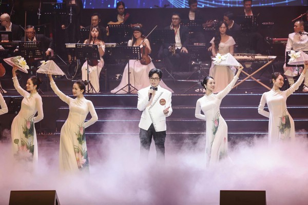 Cha, con 'nhạc đỏ' và tuổi 21