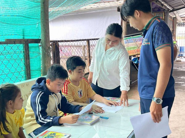 Chàng trai gen Z cùng hành trình gieo nắng sưởi ấm cho đời Chàng trai gen Z cùng hành trình gieo nắng sưởi ấm cho đời