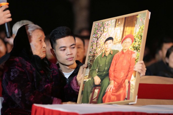 Chàng trai trẻ và hành trình tô màu ký ức