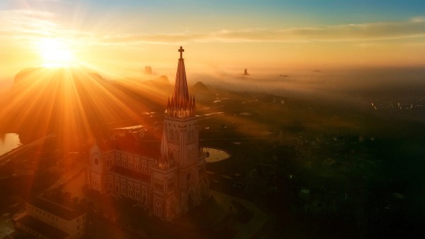 Chiêm ngưỡng nhà thờ Lãng Vân bên đầm ngập nước Vân Long