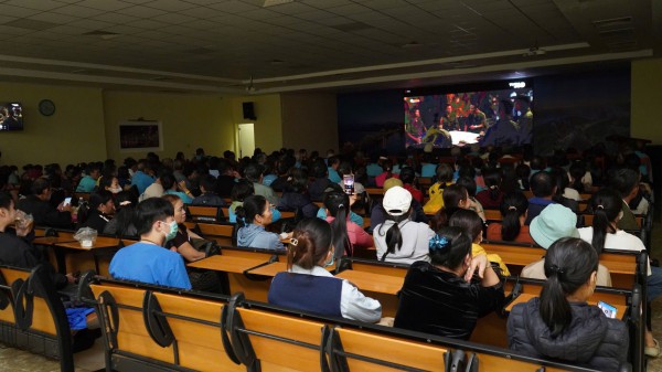 Chiếu miễn phí phim 'Mưa đỏ' ở bệnh viện Chiếu miễn phí phim 'Mưa đỏ' ở bệnh viện