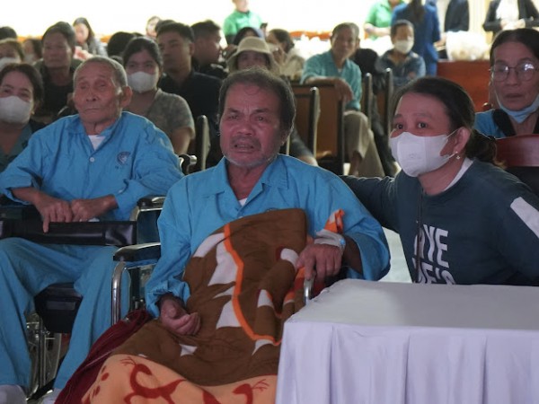 Chiếu miễn phí phim 'Mưa đỏ' ở bệnh viện Chiếu miễn phí phim 'Mưa đỏ' ở bệnh viện