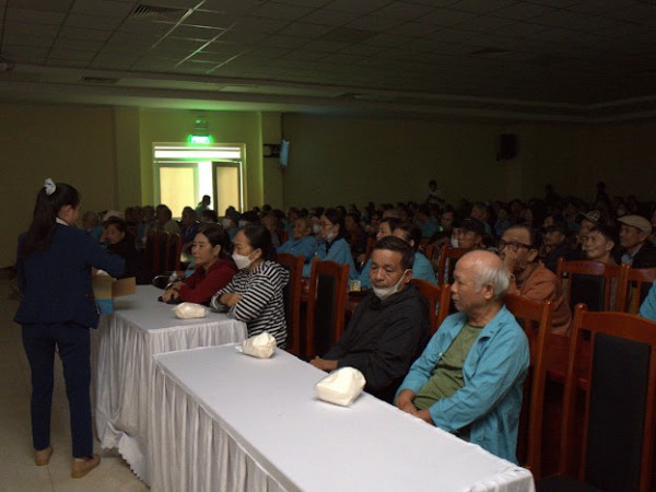 Chiếu miễn phí phim 'Mưa đỏ' ở bệnh viện Chiếu miễn phí phim 'Mưa đỏ' ở bệnh viện