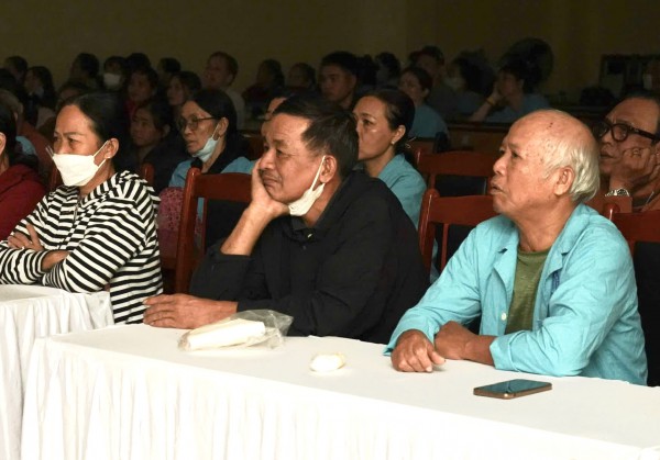 Chiếu miễn phí phim 'Mưa đỏ' ở bệnh viện Chiếu miễn phí phim 'Mưa đỏ' ở bệnh viện